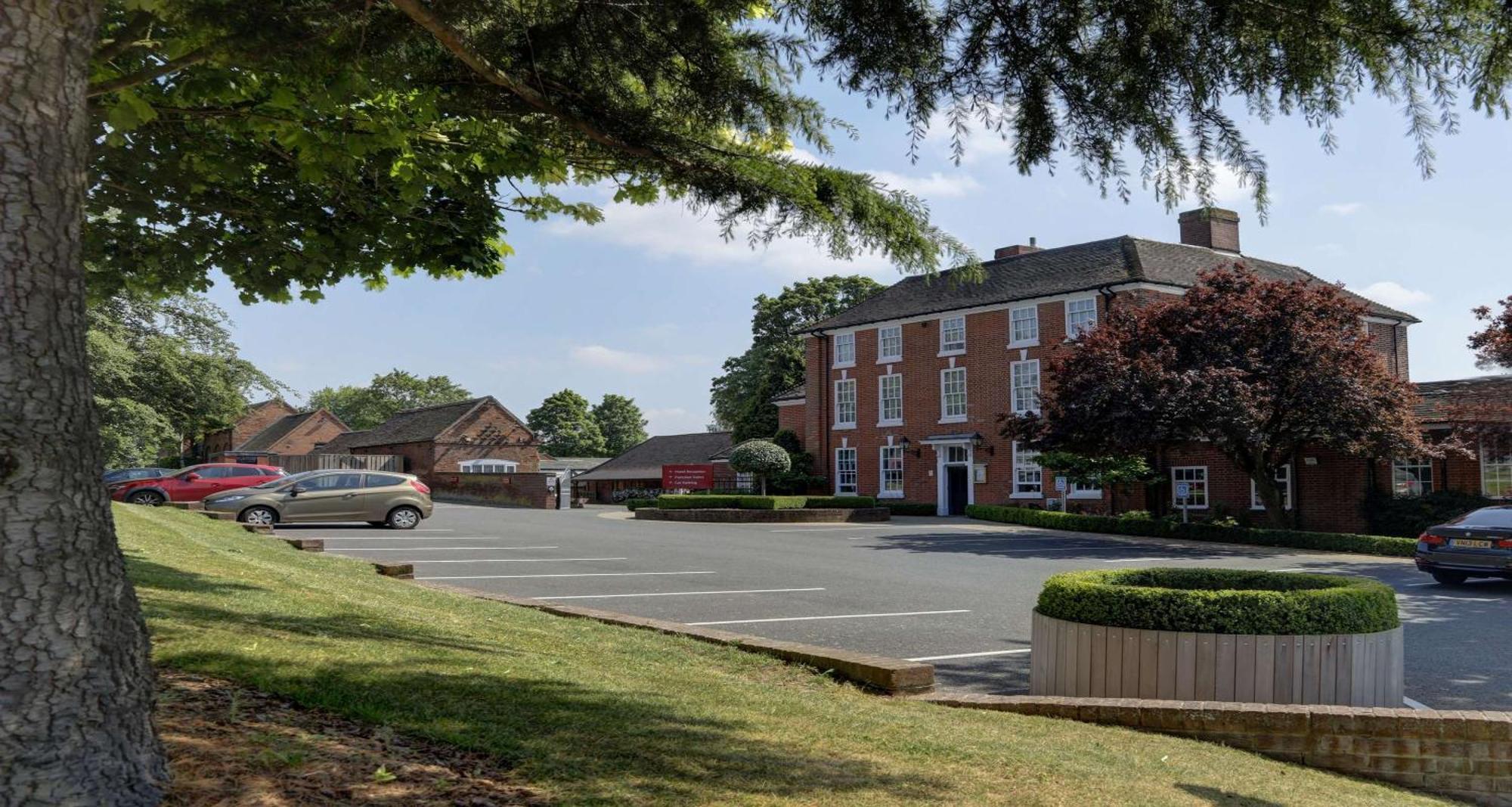 Windmill Village Hotel, Golf Club & Spa, BW Signature Collection Coventry Exterior foto
